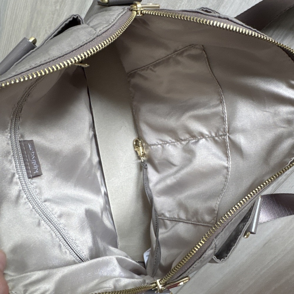 Kipling Dolan Nylon Patent Leather Shoulder Bag Beige Taupe Brown Gold Like New - Picture 6 of 16